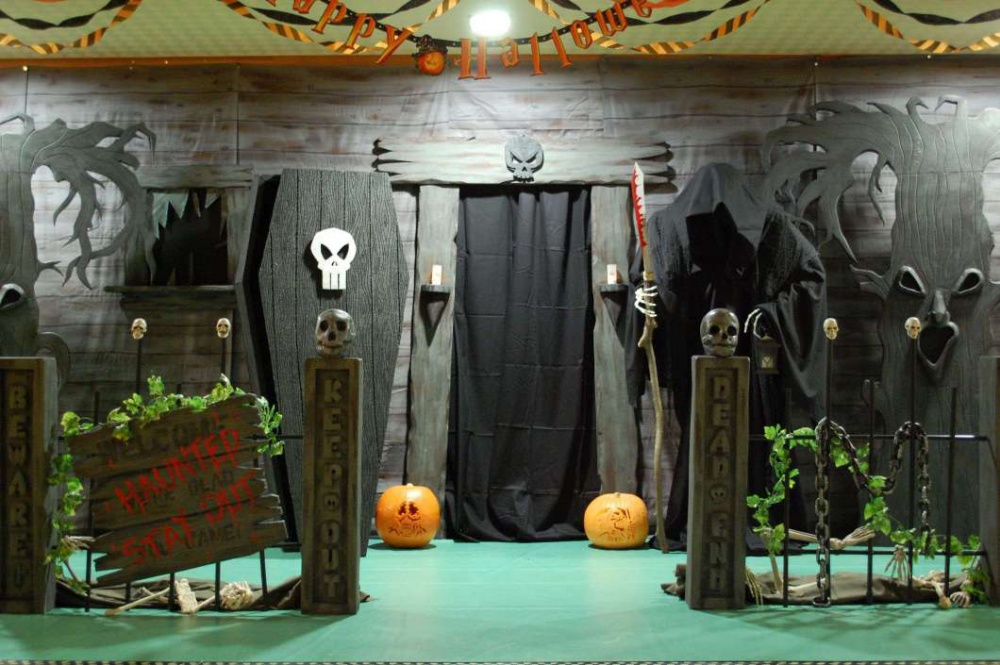 Decorate Your House For Halloween On A Budget Kipkis decorate-your-house-for-halloween-on-a-budget-kipkis