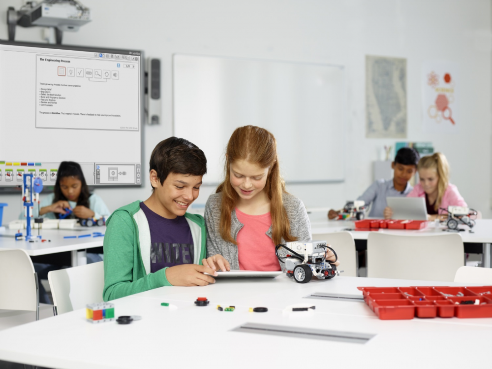 Education ev3 classroom. LEGO Education ev3 соревнования. LEGO Education Возраст. LEGO Mindstorms® Education первое занятие. Ev3 Classroom.